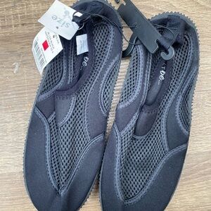 NWT WATER SHOES Black Athletic Mesh Slip-On Shoes for Water Activities